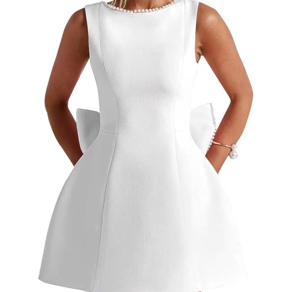 Dresses & Skirts - Elegant White Sleeveless Dress
